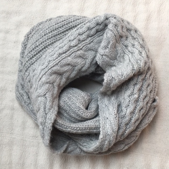 Club Monaco Micaila cable knit Infinity Scarf - Picture 1 of 8